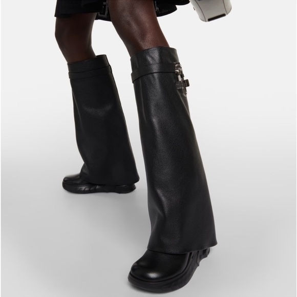 Ladies AUTHENTIC Givenchy Black Shark Lock Biker boots in grained leather - Picture 3 of 16